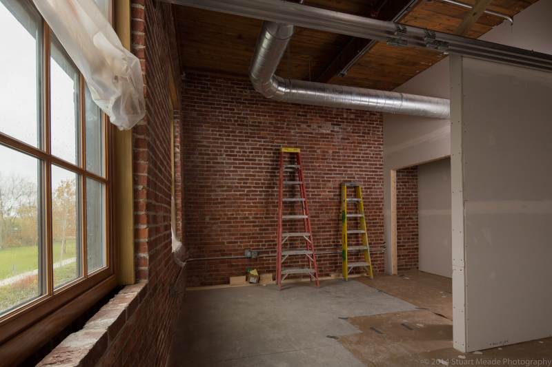 Note Track for Movable Privacy Wall